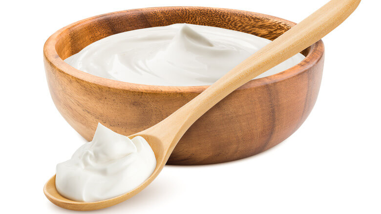 Image representing a bowl and spoon full of sour cream